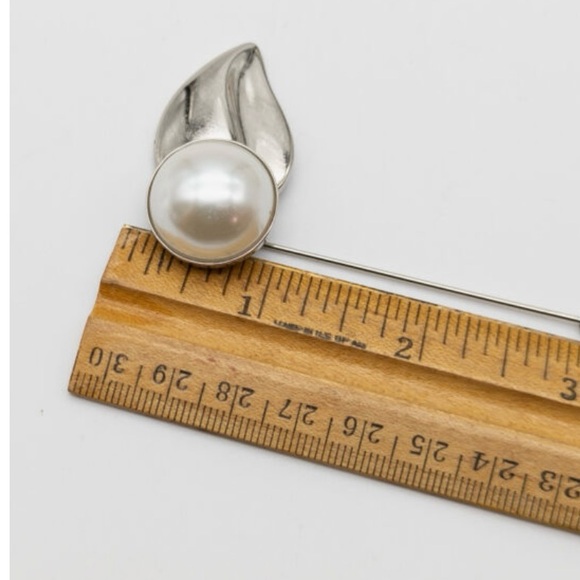 Salvatore Ferragamo Silver and Pearl Brooch - Picture 5 of 5